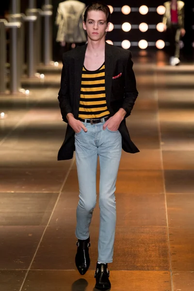 Look 3